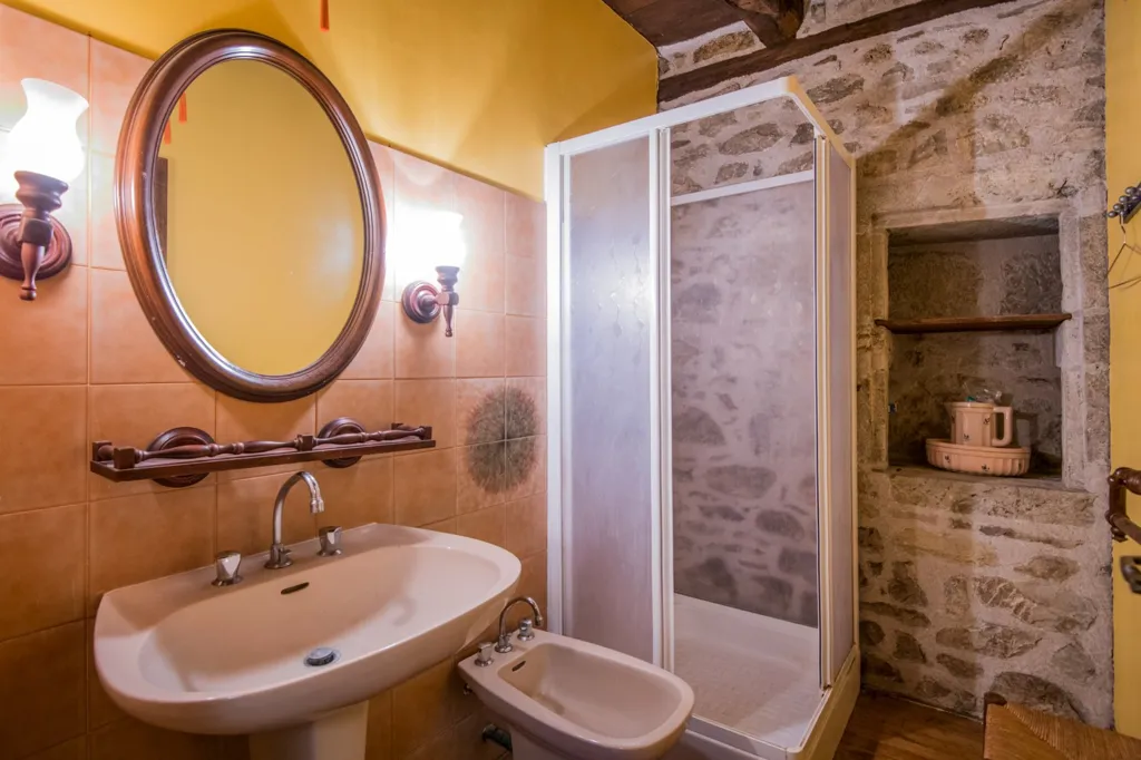 Salles de bain - Maison Historique sur la Place des Consuls à Bretenoux
