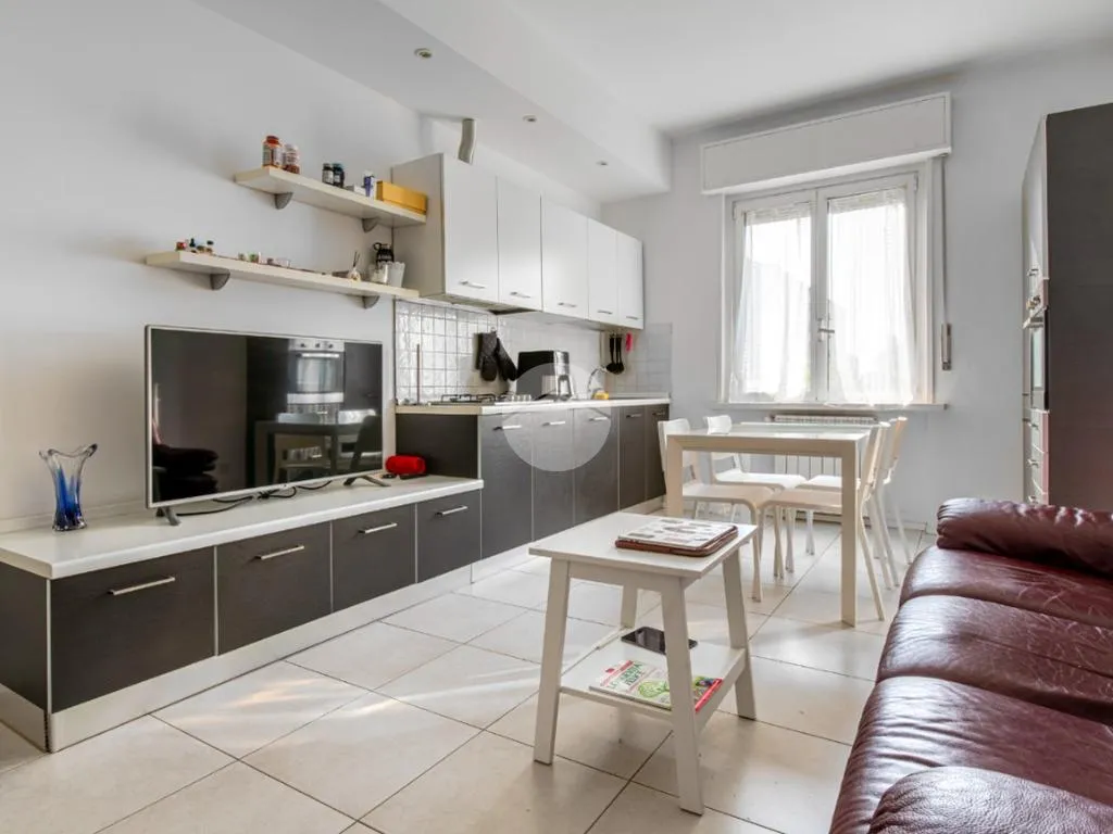 Elutuba - Rearranged Triplex with Balcony in Milan