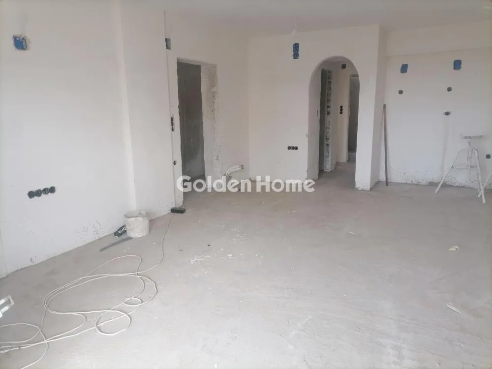 Pièces - Modern Penthouse with Balcony in Daphni