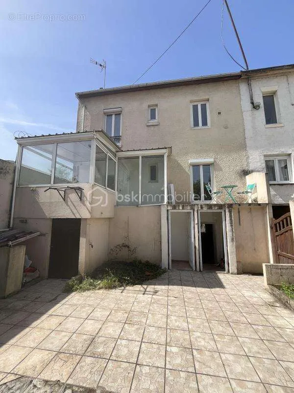 Jardin - Maison de Caractère avec Dépendance à Nanterre