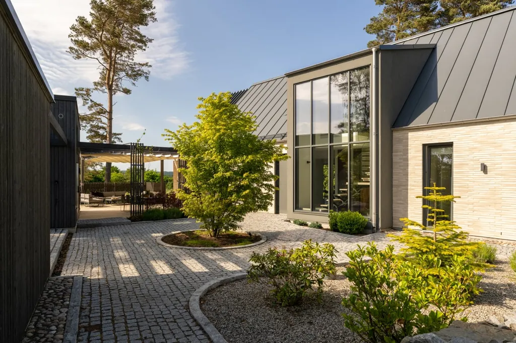 Giardino - Architectural Villa with Sea View in Vik