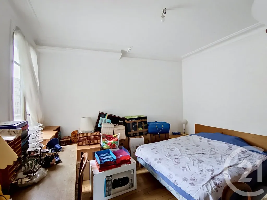 Chambres - Duplex à Rénover avec Balcon au Centre de Saint-Denis