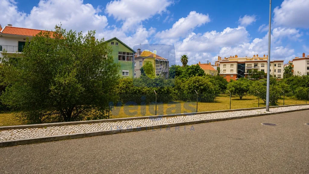 Esterno - Urban Land with Development Potential in Alverca