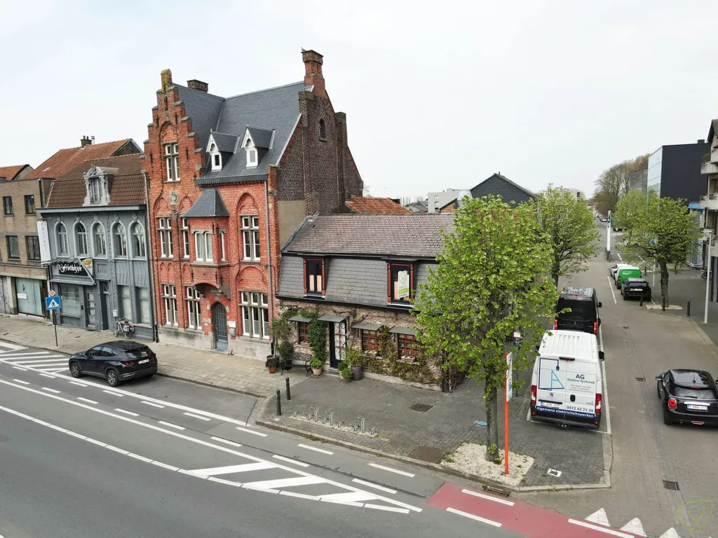 Välivaade - Iconic Corner Building with Terrace in Eeklo