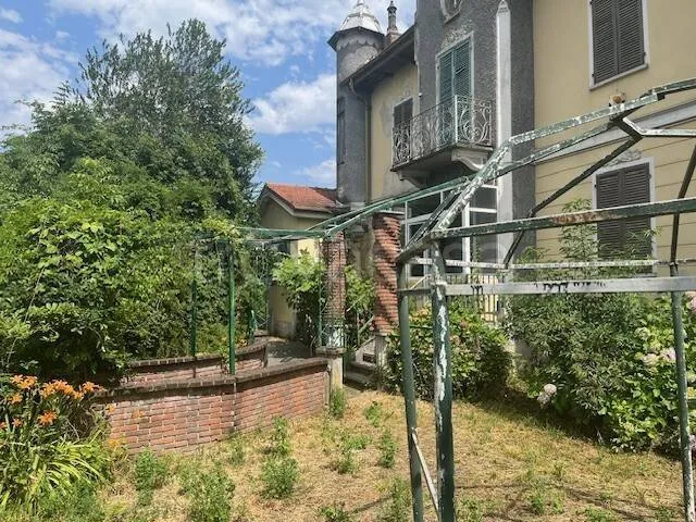 Garden - Historic Villa with Mountain View in Roccavione