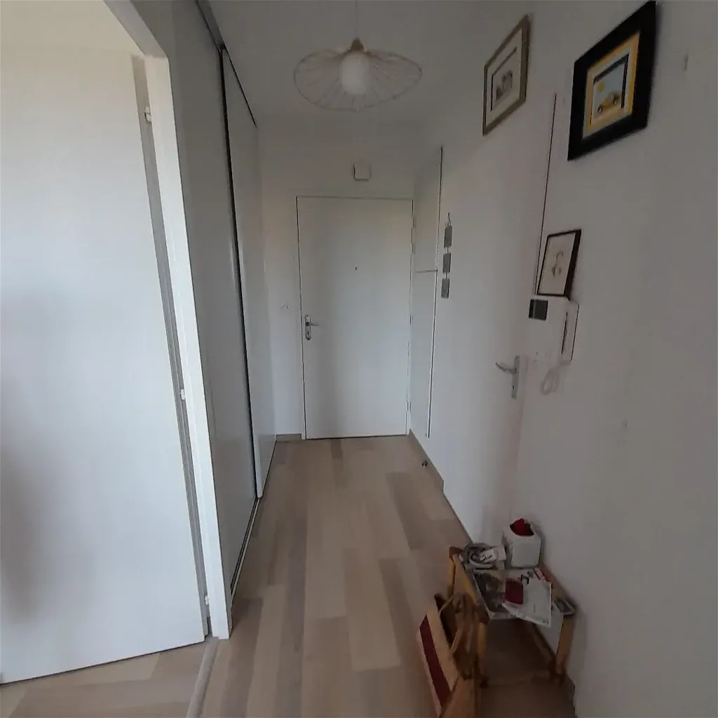 Hallway - 2-Bed Apartment with Balcony in Les Sables-d'Olonne