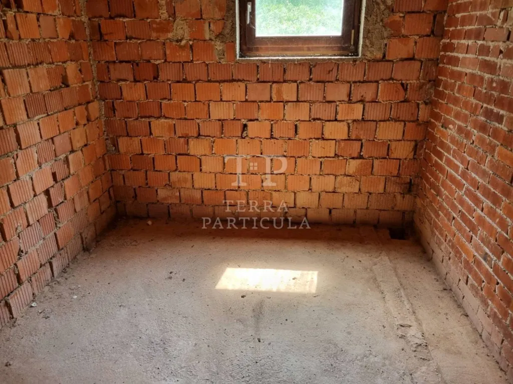 Toad - Under-Construction House with Full-Height Attic in Gornja Stubica