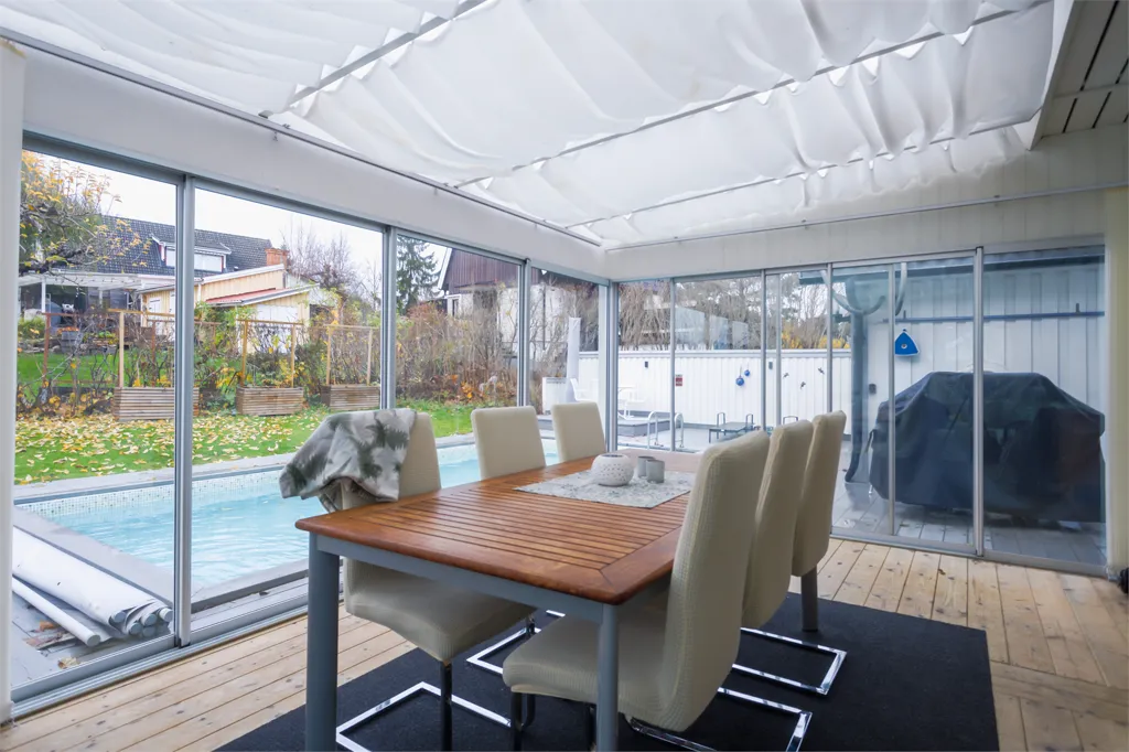 Terrasse - Family Villa with Pool in Eskilstuna