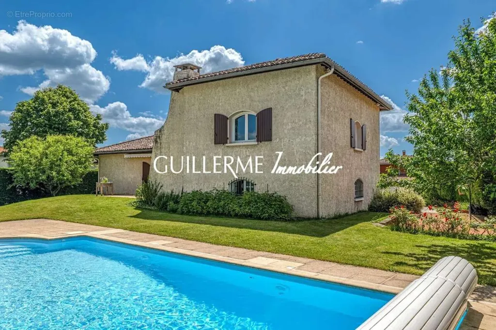 Piscine - Maison de Caractère avec Piscine à Dardilly