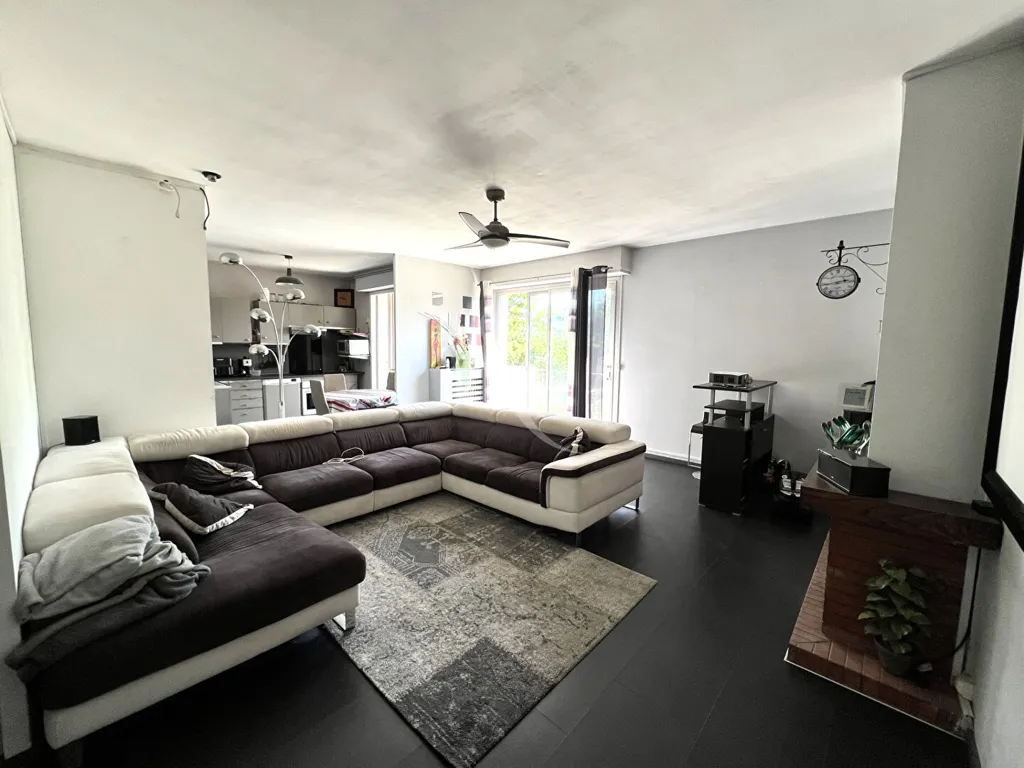 Séjour - Appartement Duplex avec Balcons à Pau