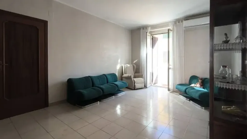 Elutuba - Bright Trilocale with Balcony in Cosenza