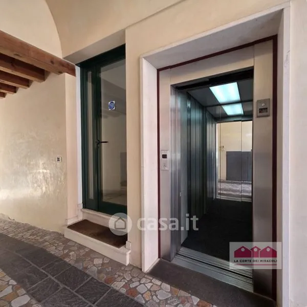 Esik - Elegant Two-Bedroom with Studio in Vicenza