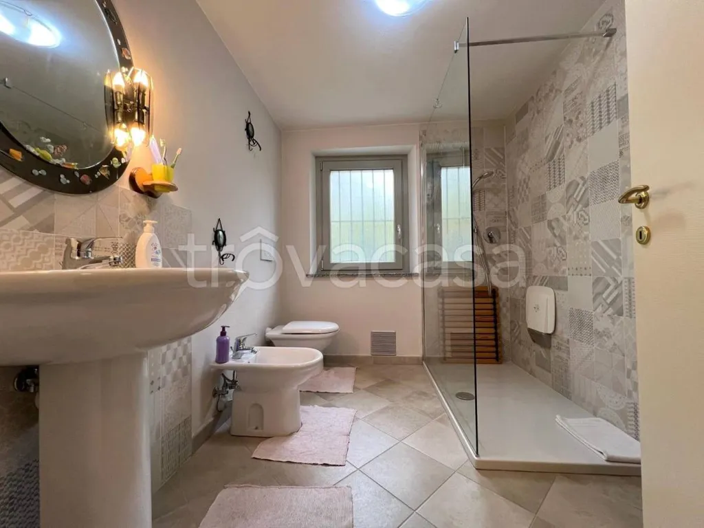 Salles de bain - Rustic Villa with Private Garden in Canale