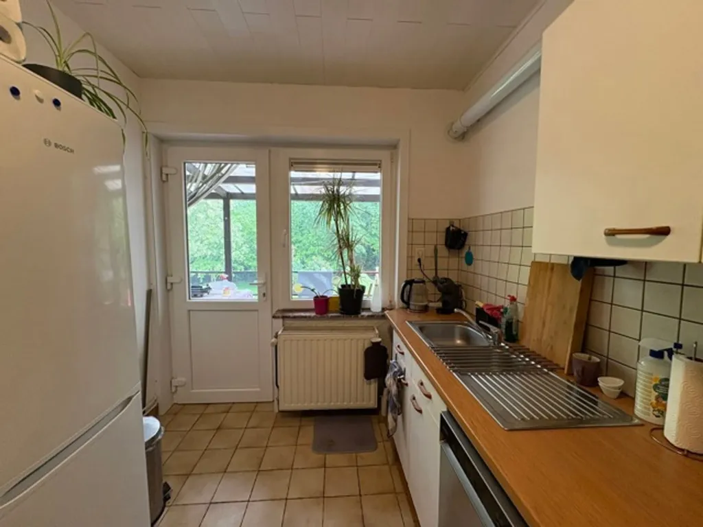 Kitchen - 1-Bed Flat with Garden in Terraced Building