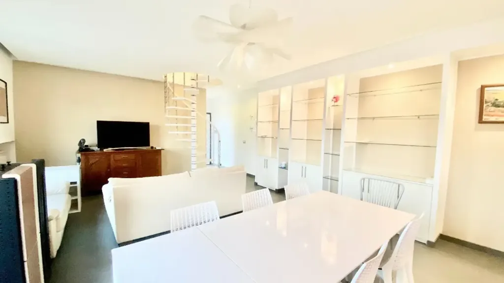 Salle à manger - Four-Bedroom Apartment with Terraces in Milan