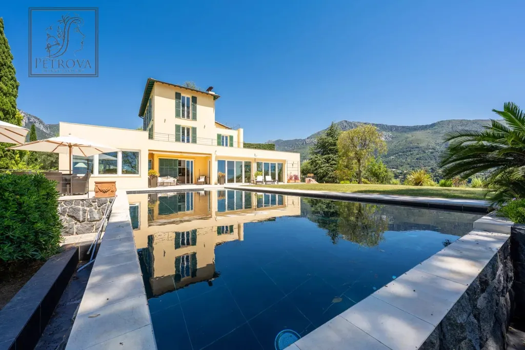 Bassein - Villa with Sea View in Prestigious Menton