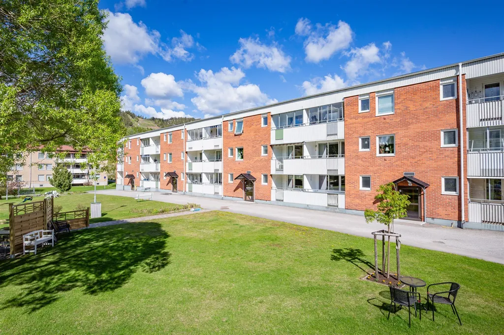 Garden - Central 2nd Floor Flat with Balcony in Sundsvall