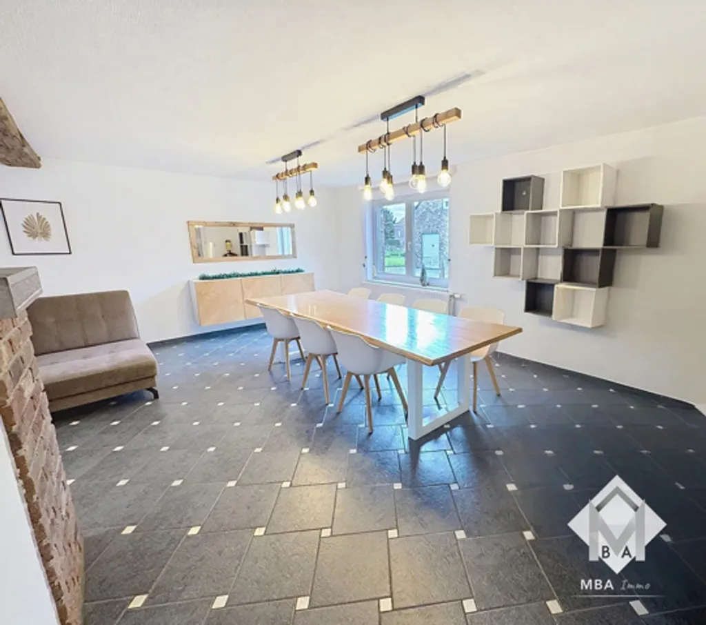 Salle à manger - Villa avec Panneaux Solaires et Jardin à Awans Othée