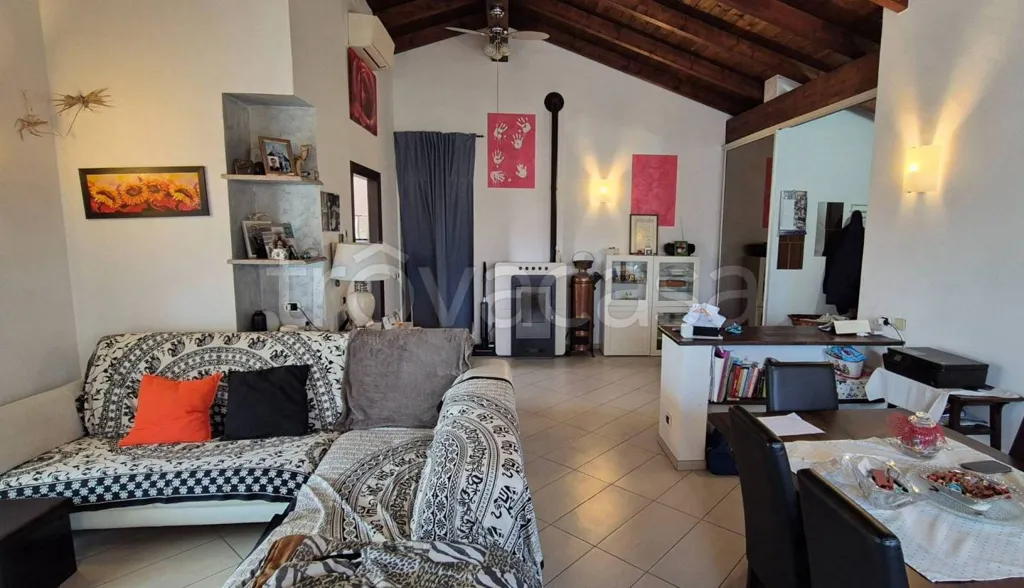 Soggiorno - Rustic Bifamily Villa with Garden in Trecate