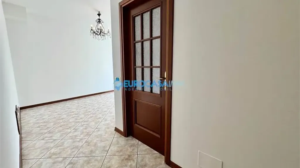 Esik - Spacious 2-Bedroom Apartment with Garage in Carpi