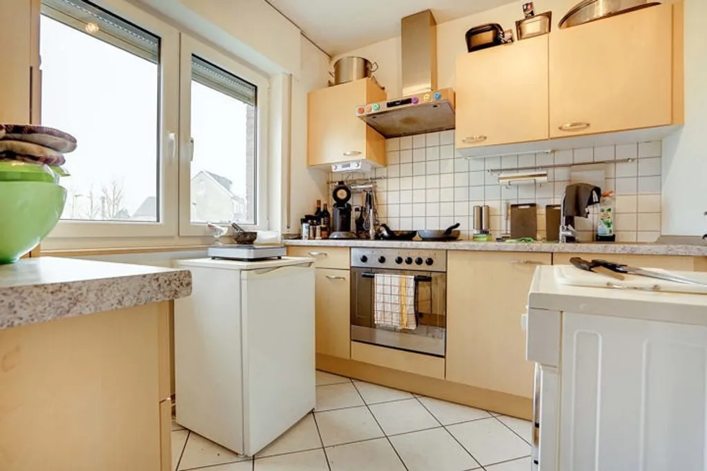 Cuisine - Studio à Rénover avec Terrasse à Lichtenbusch