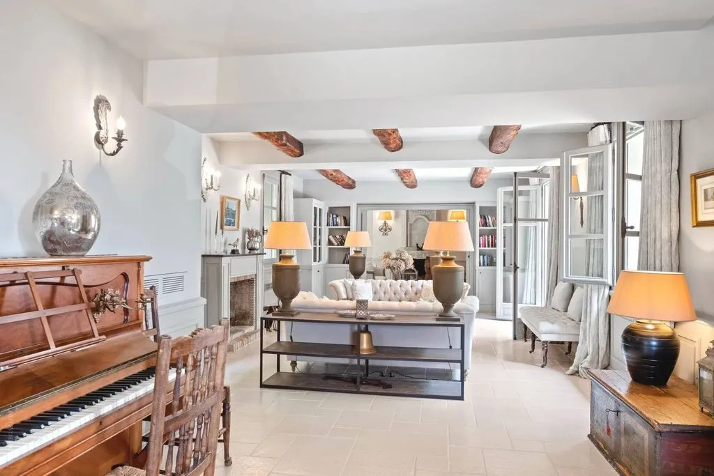 Living Room - Luxury Villa with Heated Pool in Cap d'Antibes