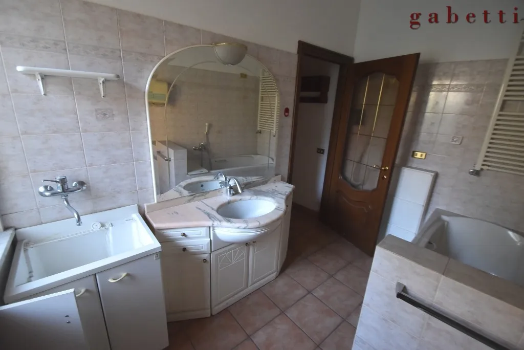 Salles de bain - Two-Level Apartment in Vittuone Centre