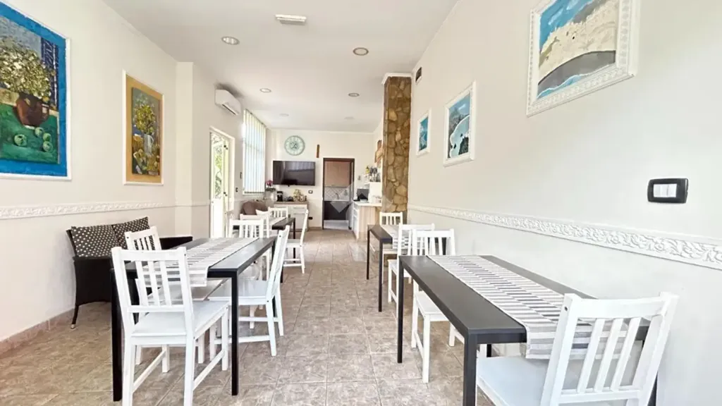 Sala da pranzo - Villa with Beach Proximity in Scalea
