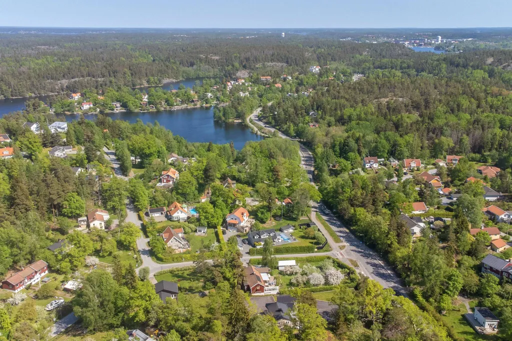 8-toaline maja asukohas Nacka kommun