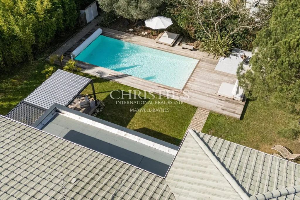 Õhuvaade - Renovated House with Pool in Bouliac