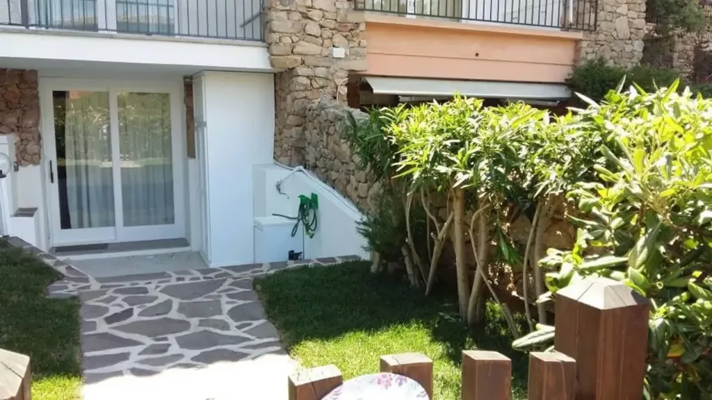 Välivaade - Modernised Studio with Patio in Porto Rotondo
