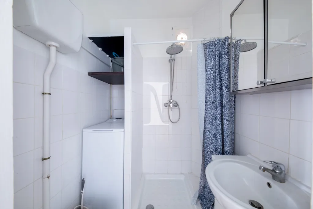 Salles de bain - Studio Lumineux au Cœur de Paris-13e