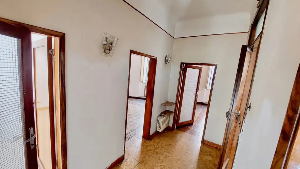 Hallway - 7-Room Apartment with Balcony in Fabriano