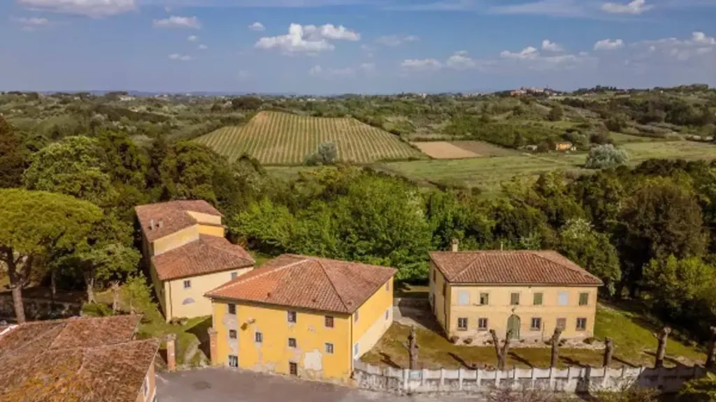 Õhuvaade - Historic Rustico with Private Chapel in Crespina Lorenzana