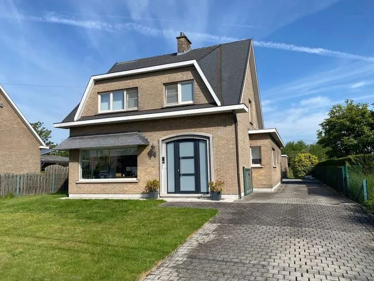 Villa avec Garage et Jardin à Kalfort
