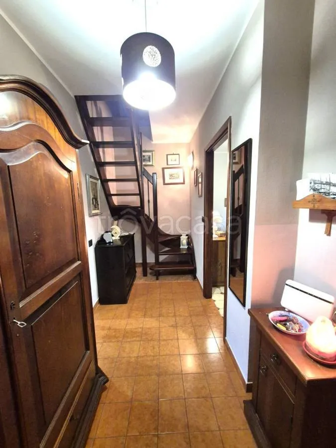 Entrée - Two-Storey Apartment with Balcony in Vinovo