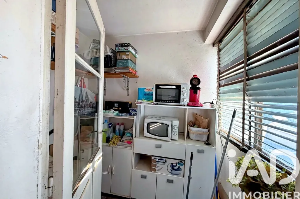 Kitchen - 3-Bedroom Apartment with Balcony in Tarbes
