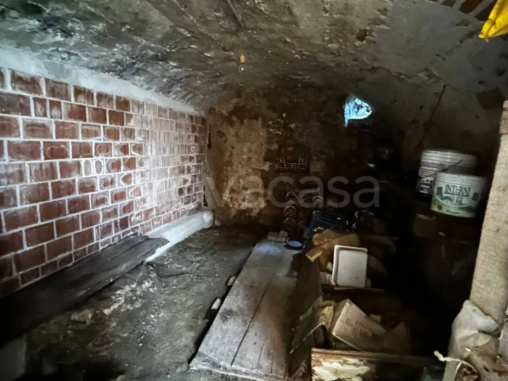 Toad - Three-Storey House with Garden in Bagnasco