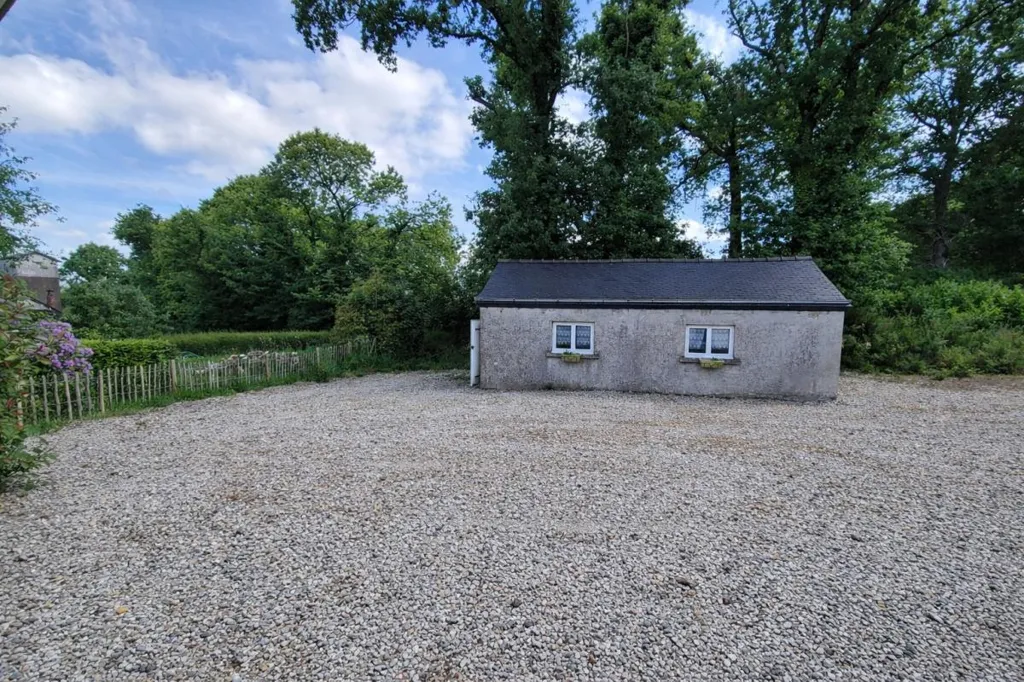 Extérieur - Maison de Plain-Pied avec Terrain à Spézet