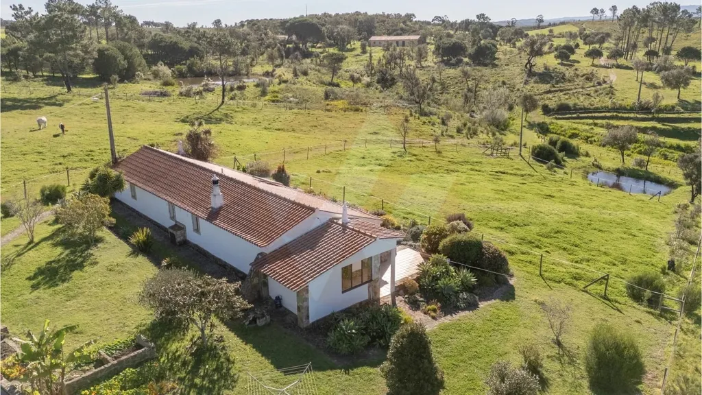 Vue aérienne - Equestrian Villa with Water View in Beja District
