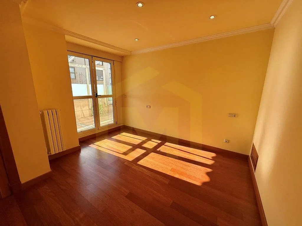 Rooms - Sunny Apartment with Terrace in Rosal