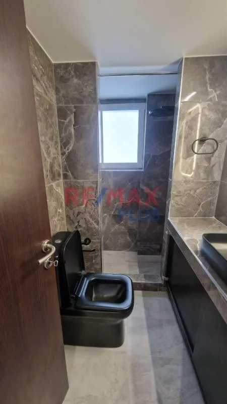 Salles de bain - Apartment with Security Features in Glyfada