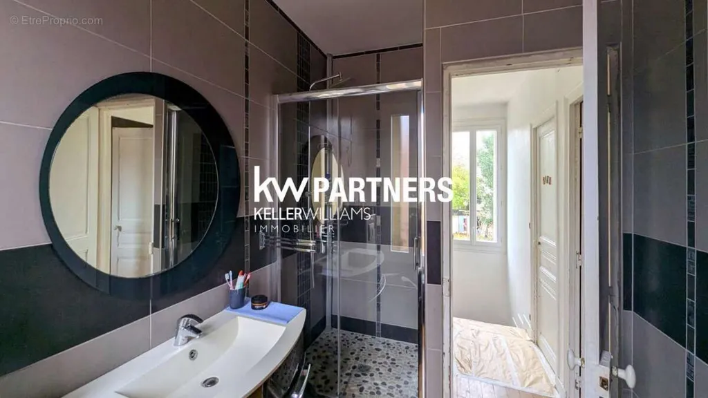 Salles de bain - Maison mitoyenne avec jardin et terrasse à proximité du T5