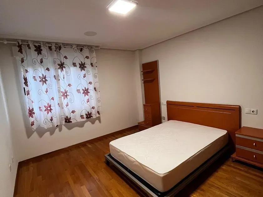 Chambres - Apartment with Balcony in Fuentes Nuevas, León