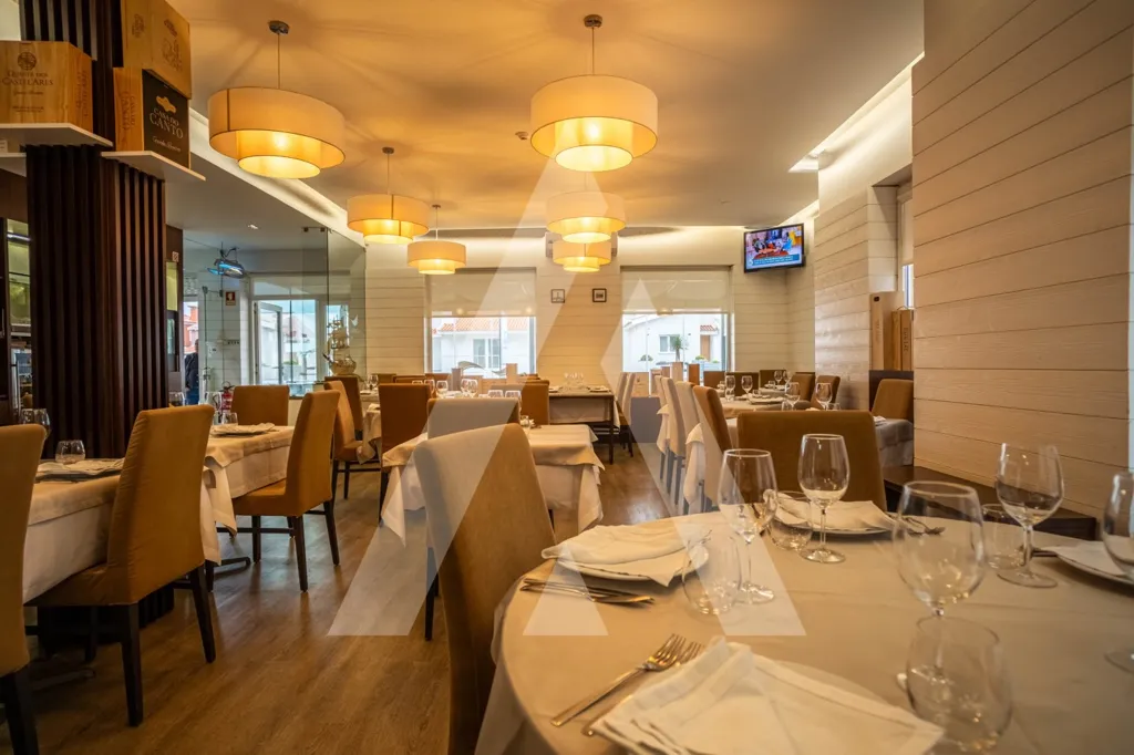 Söögituba - Established Restaurant with Sea View in Costa Nova