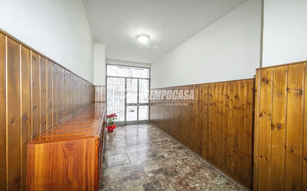 Esik - Trilocale with Garage in Messina