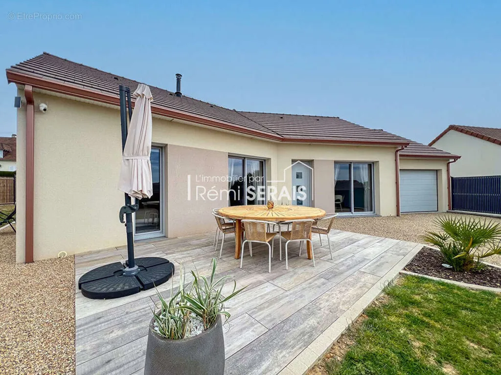 Terrasse - Maison Récemment Construite avec Terrasse à Domfront