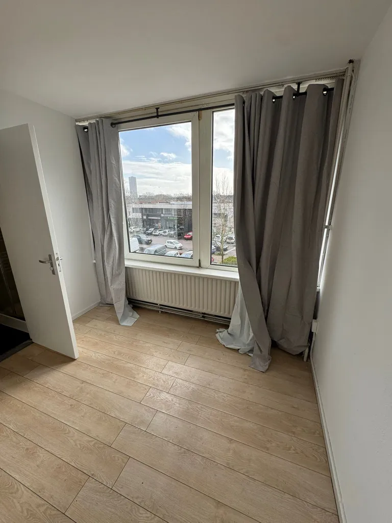 Toad - Semi-Studio with Parking in Tilburg