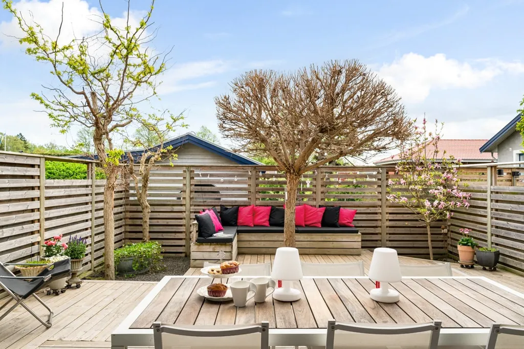 Terrass - Corner Townhouse with Balcony in Egna Hem