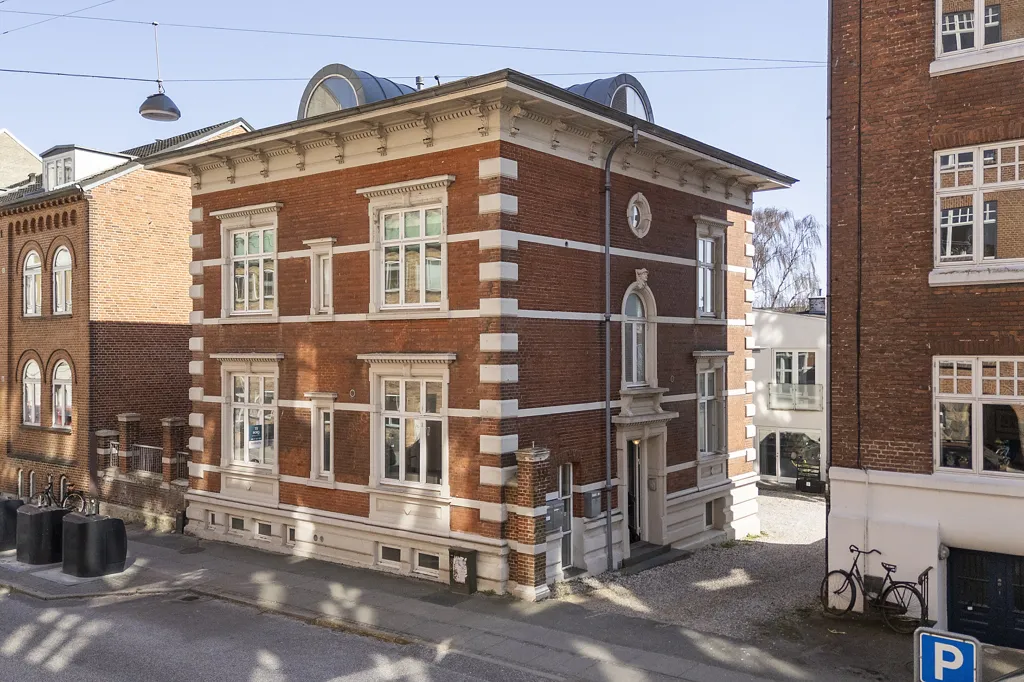 Exterior - Charming Renovated Flat with Parking in Øgaderne